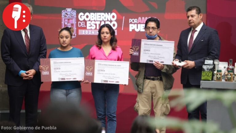Gobierno de Puebla entrega apoyos a 36 afectados por lluvias en la capital