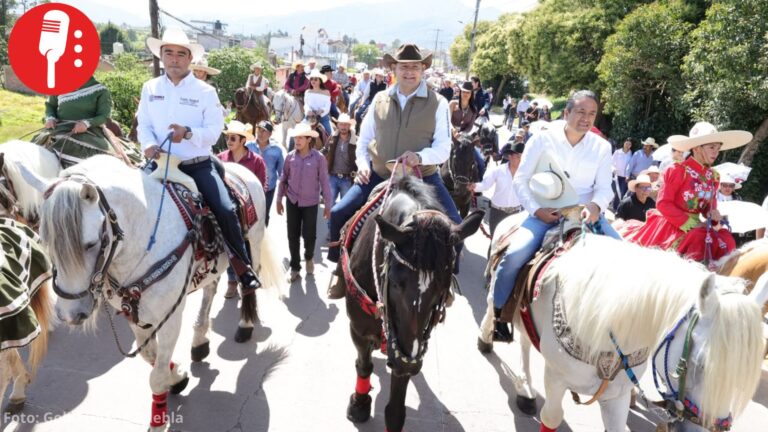 Más de 3 mil jinetes participan en cabalgata de Santiago Apóstol en Chignahuapan