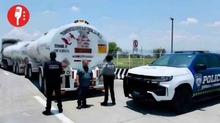 Autoridades detienen tractocamión con 60 mil litros de combustible ilegal en Apaseo el Grande