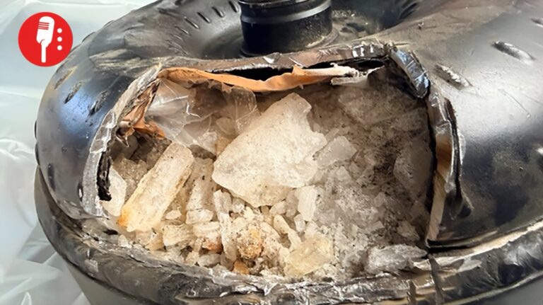Aduanas decomisa metanfetamina escondida en pieza metálica en el AIT