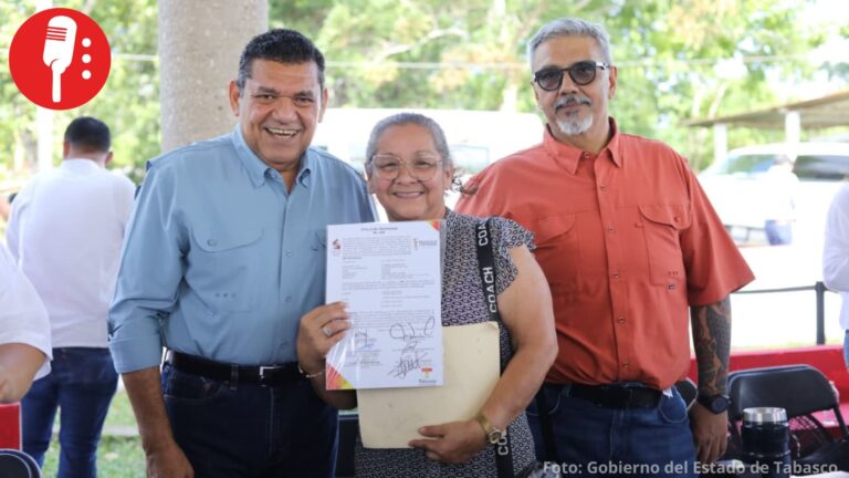Tabasco avanza en regularización de tierras: seis familias reciben títulos en Tenosique