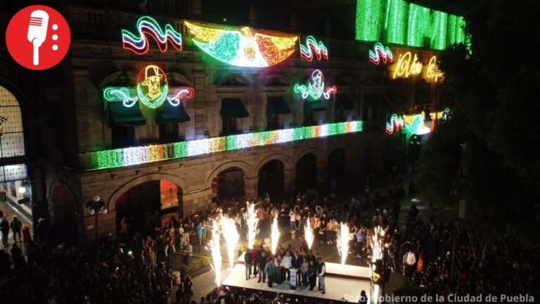 Con 2 mil 400 luces LED, Pepe Chedraui enciende orgullo patrio en el Centro de Puebla