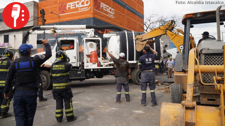 Iztacalco atiende dos socavones en Ramos Millán por colapso de drenaje