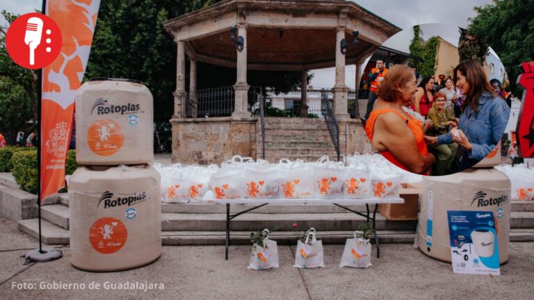¿Agua sucia? Delgadillo reparte tinacos y filtros para que tapatíos se las arreglen