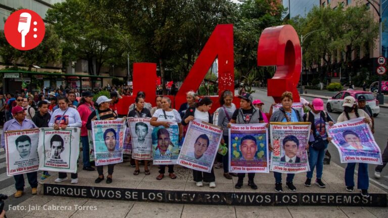 Caso Ayotzinapa: FGR analiza más de 20 bolsas con restos y un crematorio clandestino