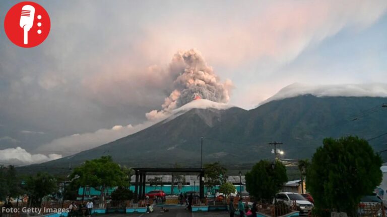 Guatemala evacúa comunidades por erupción del Volcán de Fuego