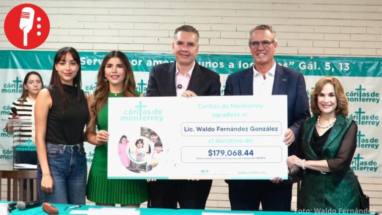 Waldo Fernández entrega donativo de 179 mil pesos a Cáritas de Monterrey