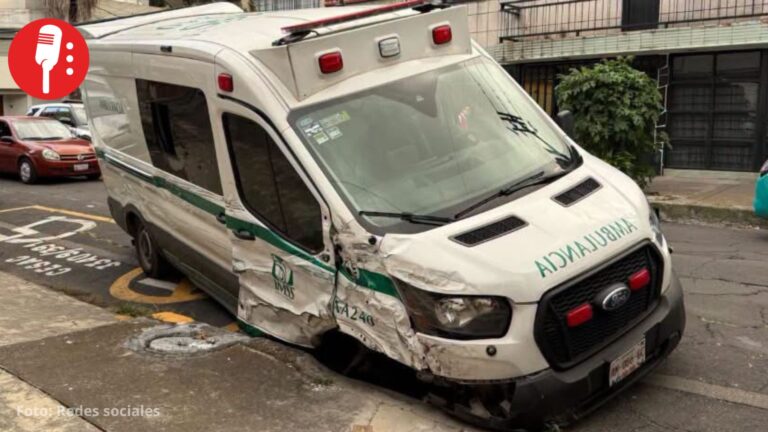Detienen a operador de ambulancia del IMSS tras atropello y choque en Azcapotzalco