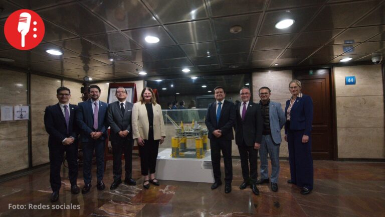 Pemex y Woodside Energy firman acuerdo para explorar y producir hidrocarburos