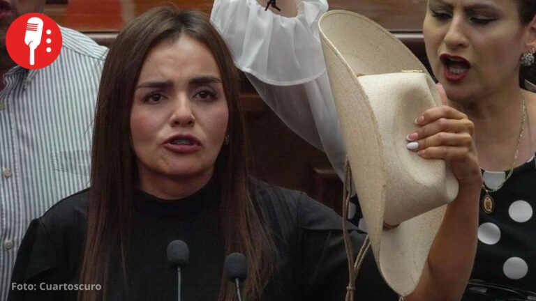 FGE de Michoacán amaga con arrestar a Grecia Quiroz si no entrega celulares de Manzo