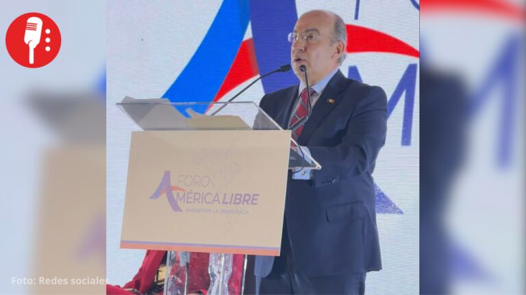 Desde foro de la derecha, Felipe Calderón dice que hay una “dictadura perfecta” en México