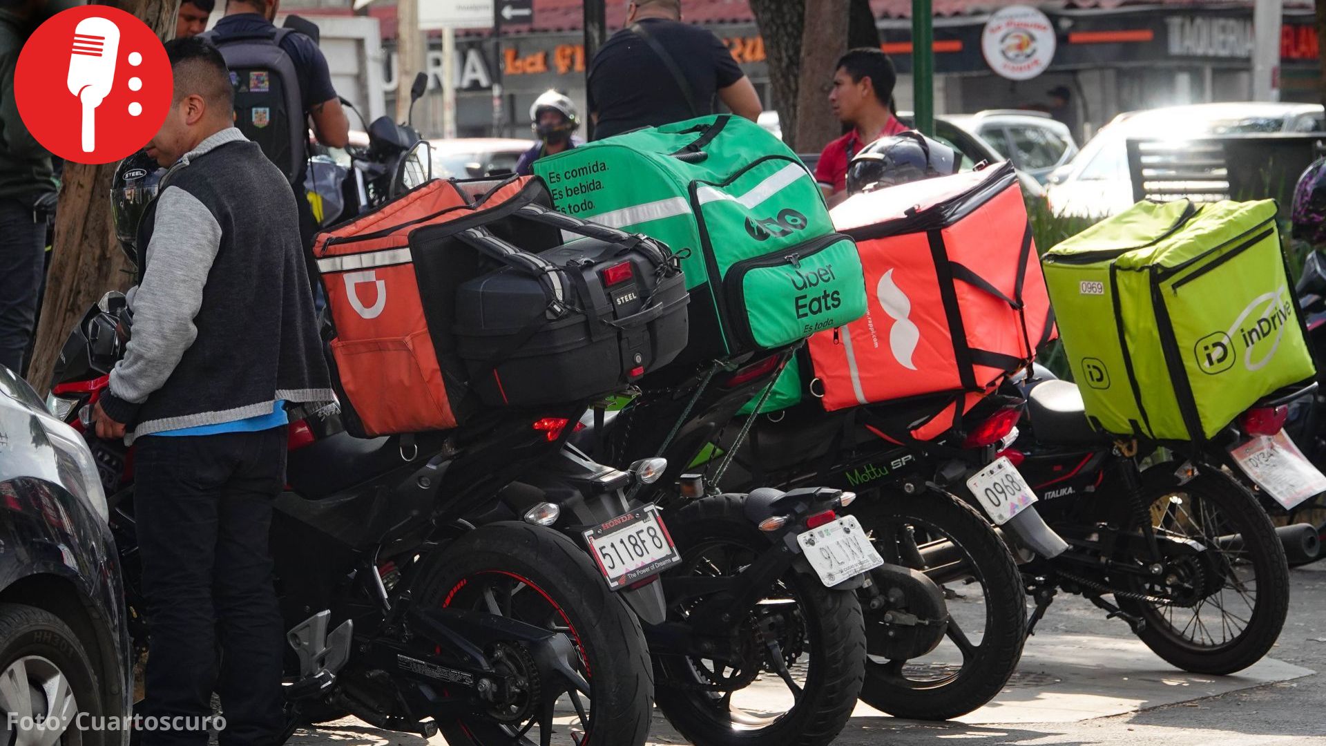 Repartidores en moto ocupan banquetas y camellones ante falta de espacios