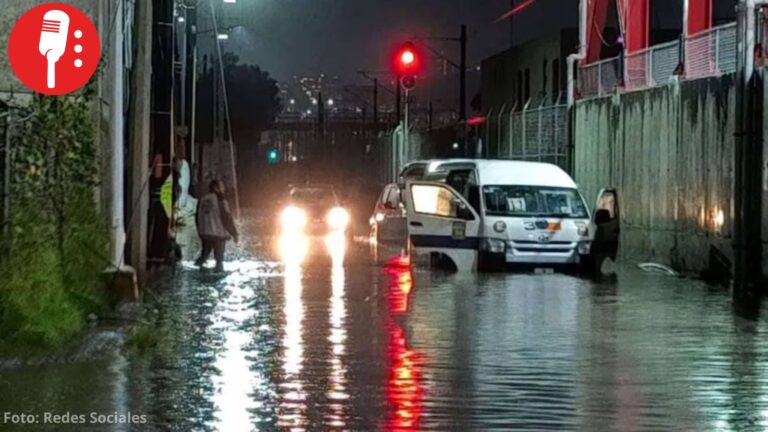 Seis personas mueren tras quedar atrapadas en combi inundada en Tultitlán