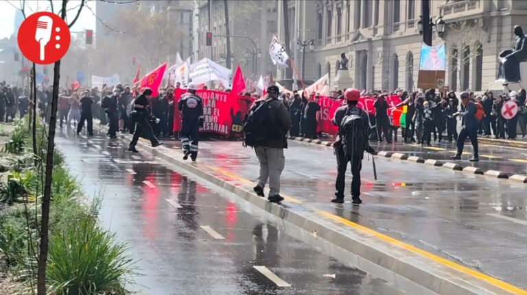 Protestas y represión sacuden Santiago por la visita de Milei