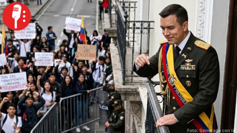 Militares reprimen protesta de estudiantes en la Universidad de Cuenca durante visita de Noboa