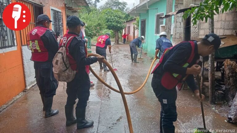 Familias veracruzanas reciben resguardo y asistencia en Hueyapan de Ocampo