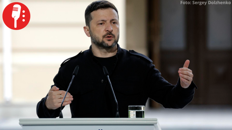 Zelenski acusa a Rusia de atacar un carguero con maíz en el mar Negro