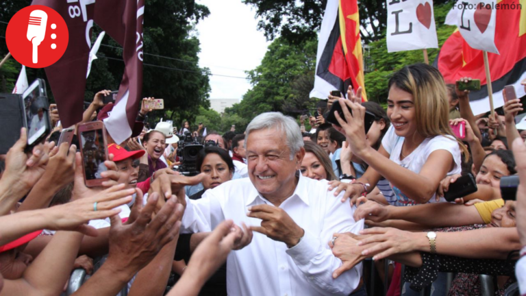 AMLO, único expresidente recibido con afecto al reaparecer en público