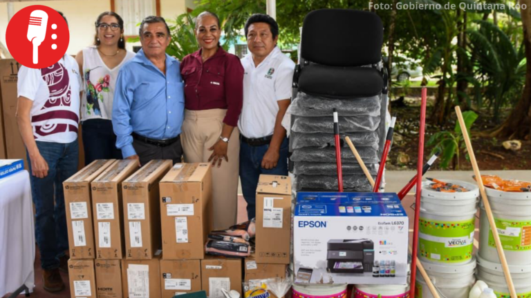 Quintana Roo entrega equipamiento y materiales a escuelas