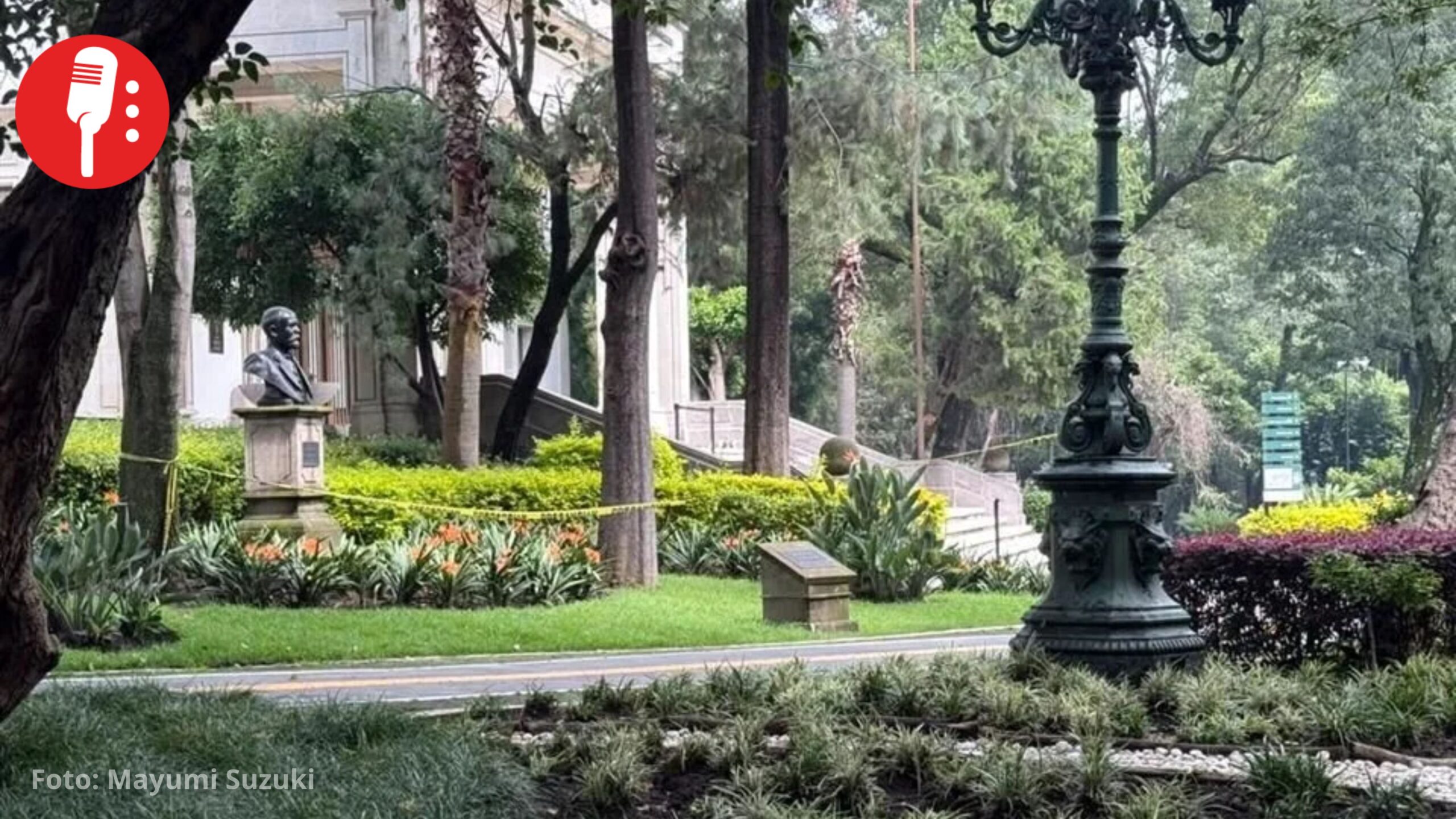 Los Pinos cierra paso tras ataque a estatua de Calderón