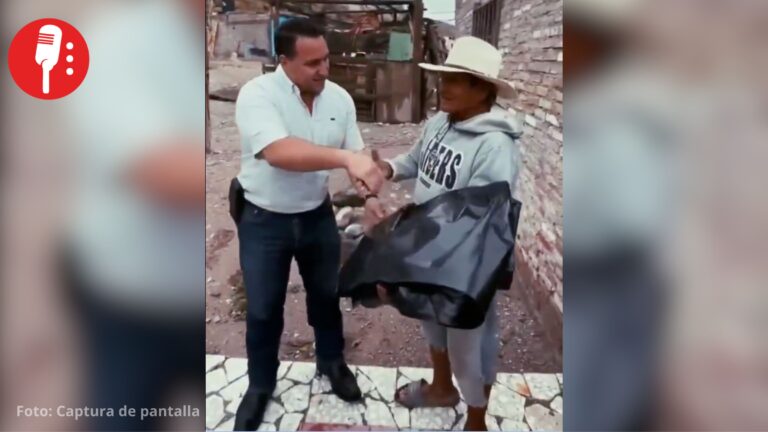 ¿Bolsas contra las inundaciones? Regidor priista de Torreón presume su gran “ayuda”