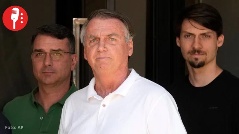 Flávio Bolsonaro busca impulso electoral con visita a su padre, condenado por golpismo