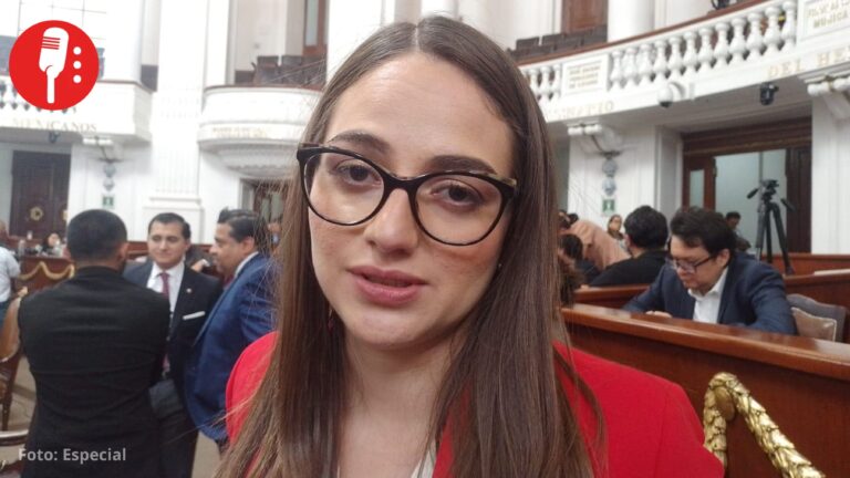 Abuchean a la pluri priista Tania Larios durante informe de Clara Brugada en CDMX