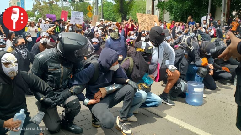 Protesta por agua limpia en Jalisco se detiene tras irrupción de encapuchados