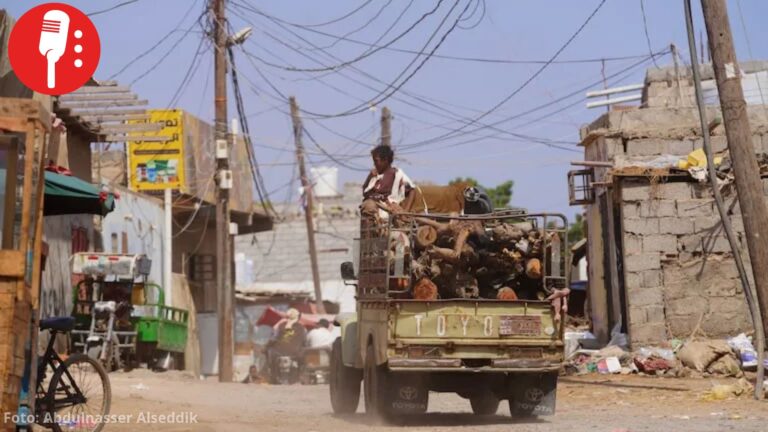 Ataque con misiles hutíes contra campamento militar en Yemen deja al menos 50 muertos