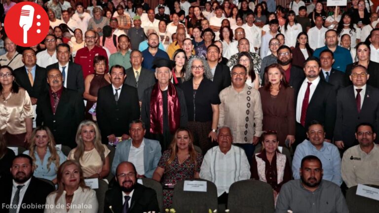 Sinaloa entrega certificados a 545 adultos mayores que concluyeron su educación básica