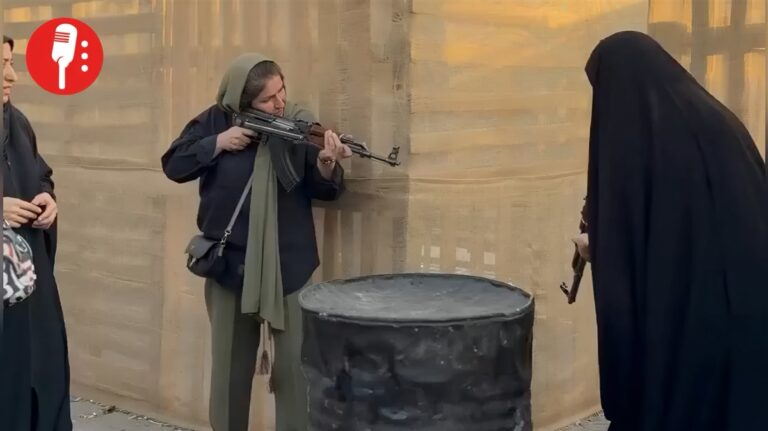 Irán entrena a sus mujeres con fusiles y drones ante el miedo a la guerra