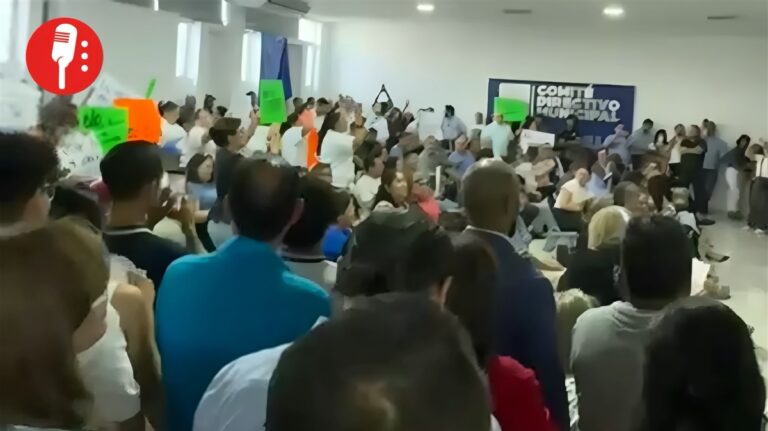 Al borde de los golpes, panistas de Chihuahua rechazan a Santiago de la Peña
