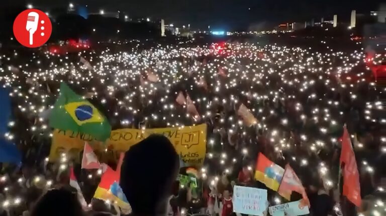 Miles de jóvenes llenan Brasilia para respaldar a Lula