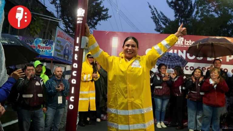 Iztacalco ilumina sus calles y devuelve las banquetas a los vecinos